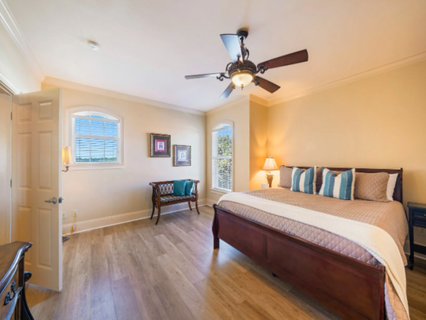 Luxurious Coastal Retreat in Miramar Beach - 7-Bedroom Home Near Beach